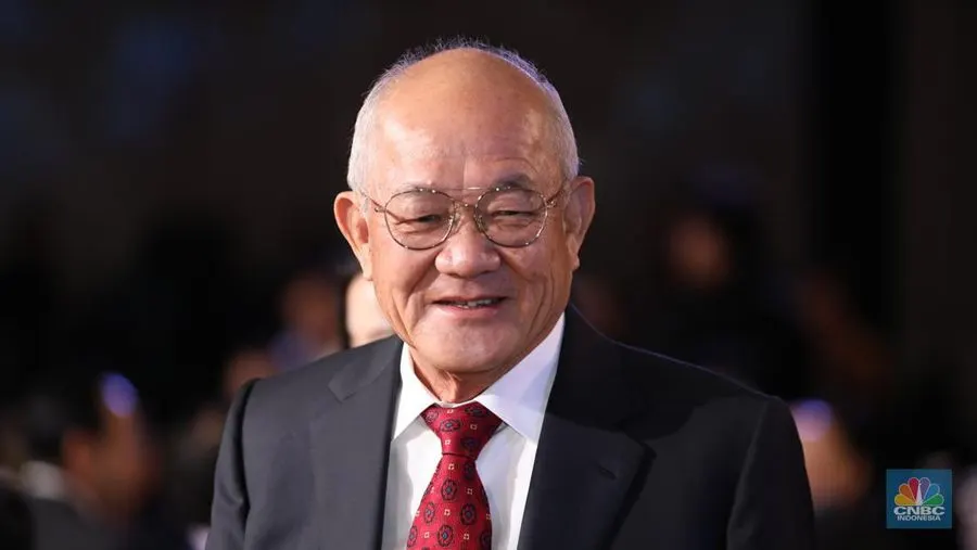 Pendiri Bayan Resources, Datok Low Tuck Kwong dalam CNBC Indonesia Awards 2023, dalam kategori