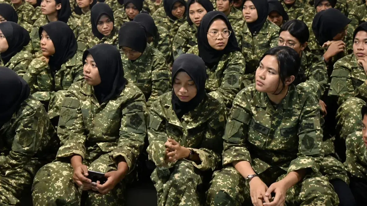 Sejumlah peserta program Sarjana Penggerak Pembangunan Indonesia (SPPI) saat mengikuti rangkaian kegiatan pelatihan di salah satu satuan pendidikan.