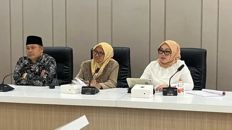 Anggota DPRD Tuban saat membahas usulan tiga Raperda PPDI.