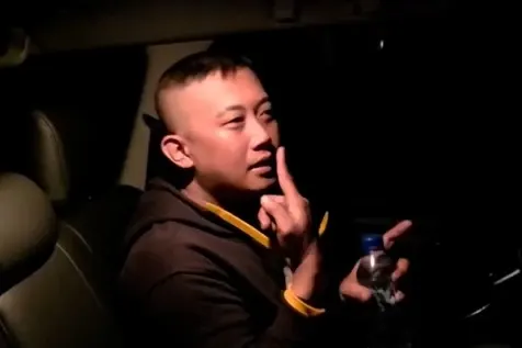 Taufik Hidayat usai ditangkap polisi terkait kasus dugaan penyekapan dan penganiayaan terhadap YTR.
